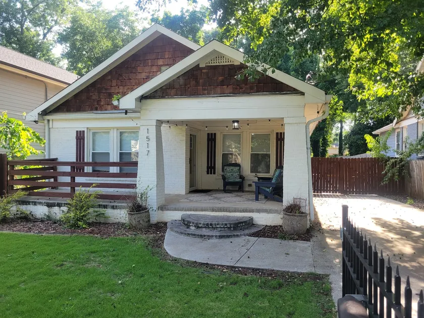 Cottage In The City - Image 1