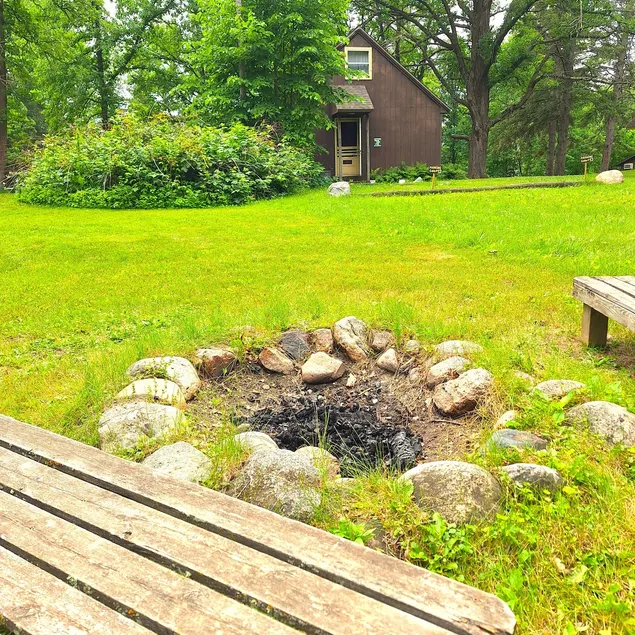 Lakeside Cabin, beach, king bd, hiking, resort fun - Image 1