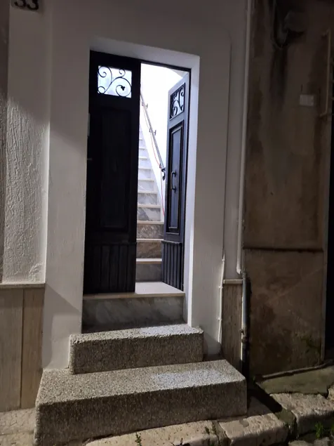 Dada's house - Image 1