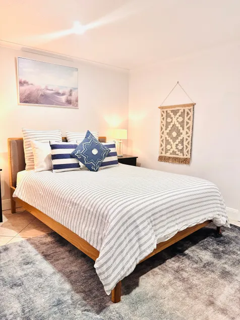 Spacious private 2BDM in A+ location, 2 x parking - Image 1