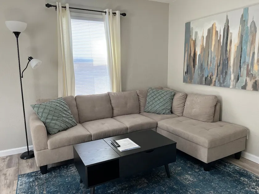 Cozy 2 bedroom home. No stairs. - Image 1