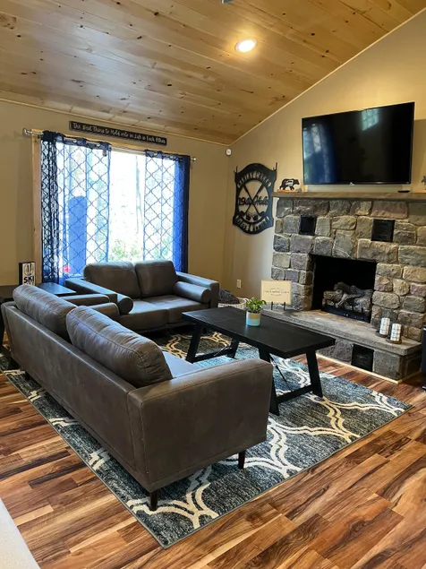 Mtn Rd Cottage -HOT TUB-Close 2 Camelback/Shopping - Image 1