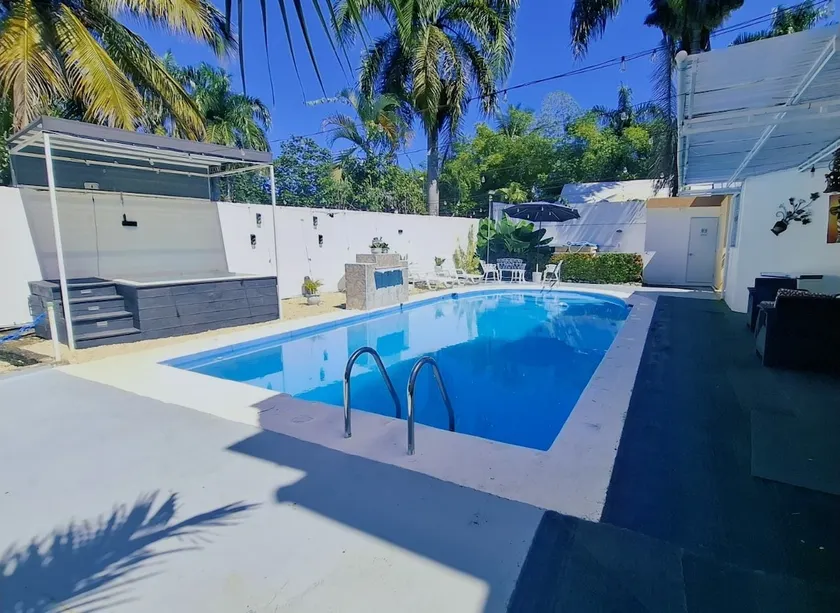 Villa Peluchini: Luxury Jacuzzi/Pool/5BR Paradise - Image 1