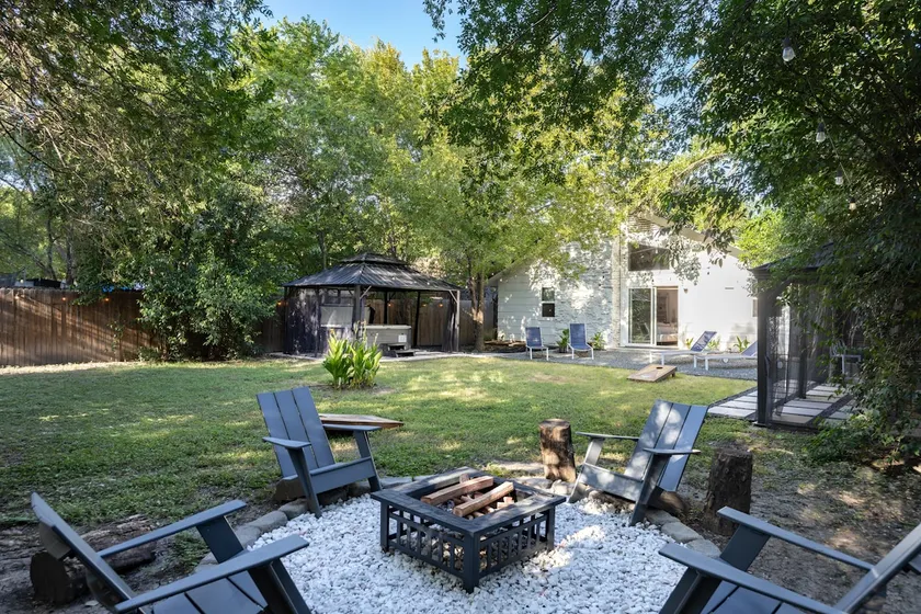 ATX Oasis, 6 Beds, Hot-tub, Large Backyard - Image 1