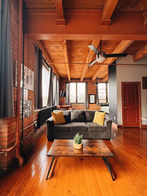 420 loft Dtwn Detroit Industrial Free parking - Image 1