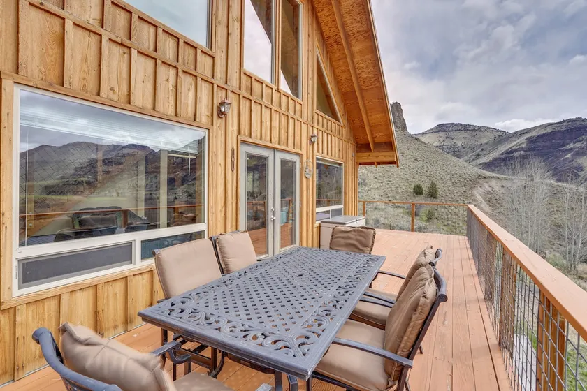 Stunning Hilltop Home by John Day Fossil Beds - Image 1