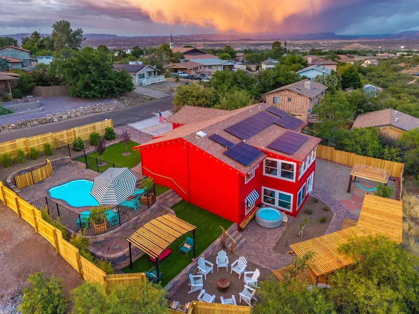 Playful 5-Bedroom Home in the Heart of the Valley! - Image 1