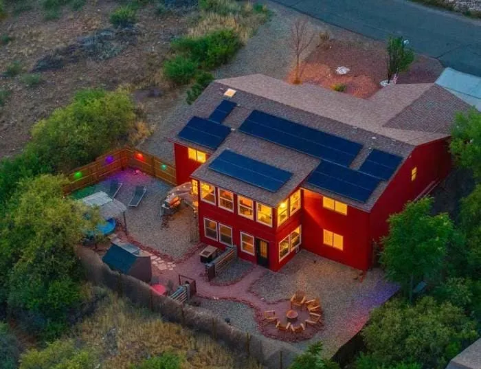 Playful 5-Bedroom Home in the Heart of the Valley! - Image 1