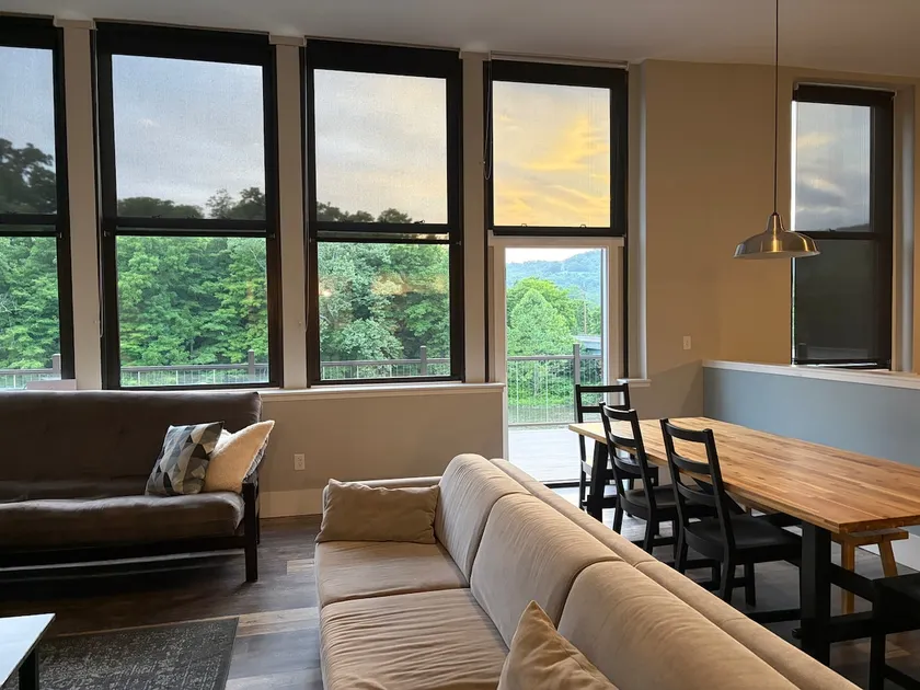 Riverside Loft with Huge Deck on GAP Trail - Image 1