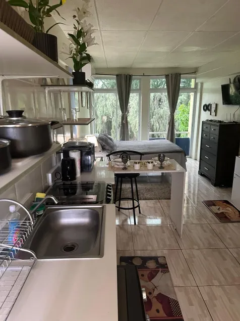 Hidden Gem: AC, Clean, TV, City Views & Pkg - Image 1