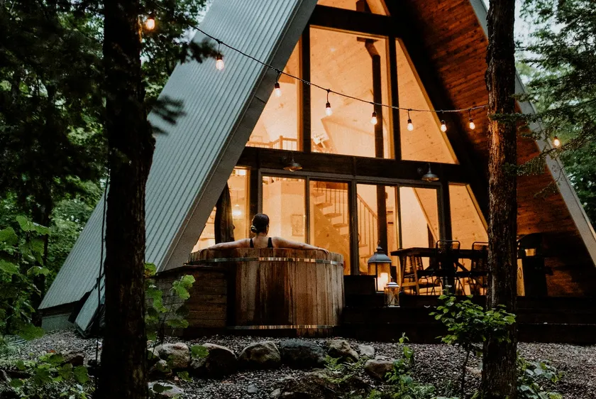 Most private, cedar hot tub, near water, firepit - Image 1
