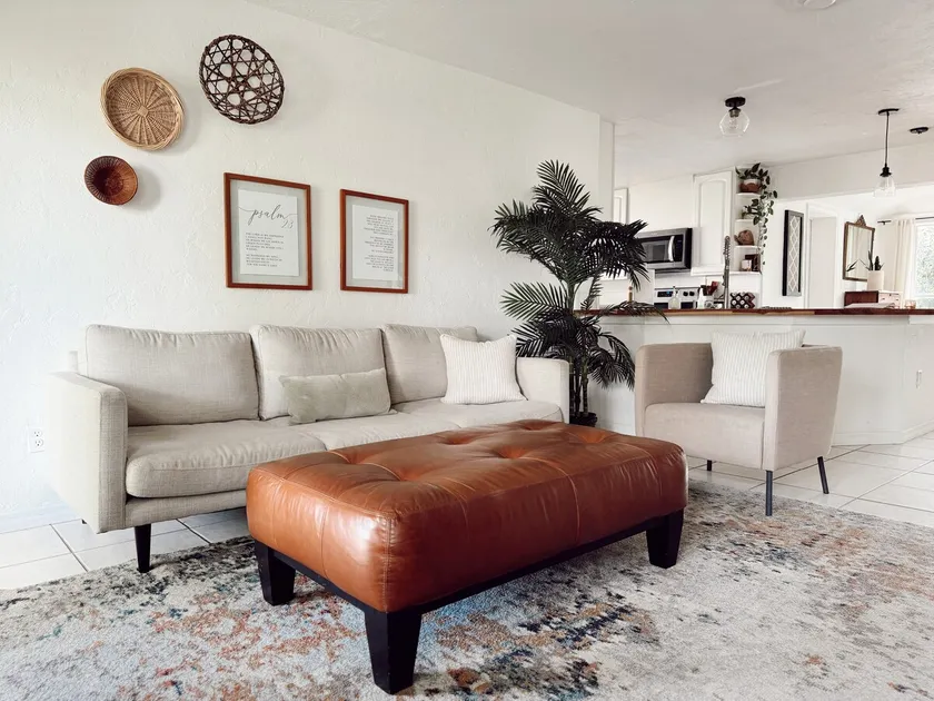Bright + Cozy Cottage! 10 min to Downtown + Beach - Image 1