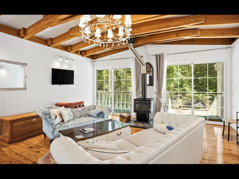 Luxury Romantic Rainforest Cottage, Waterfall area - Image 1