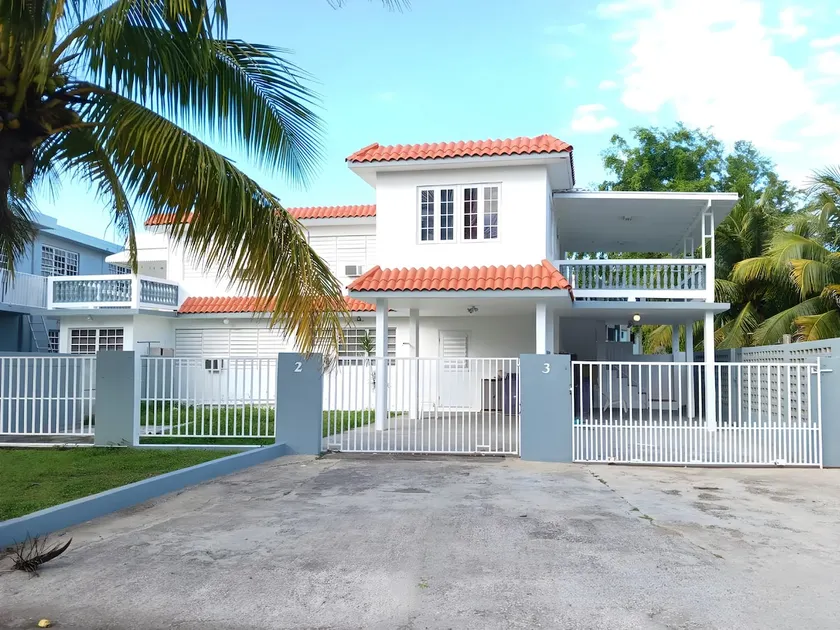 Blue Flag Beach House, Apt#3 Beach Access - Image 1