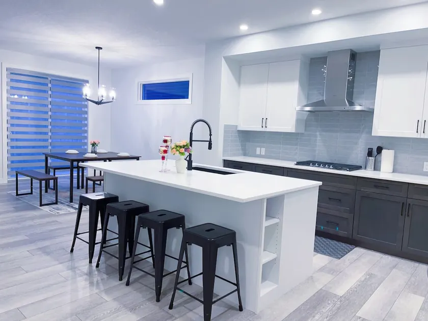 Brand new luxurious NW Home near Calgary Airport - Image 1