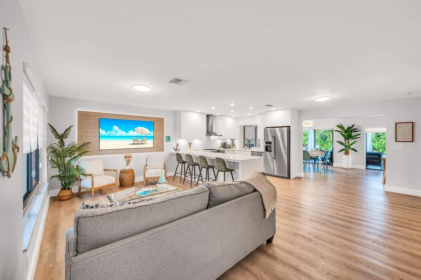 Chic + Upscale Heated POOL home 15 Min to FLL - Image 1