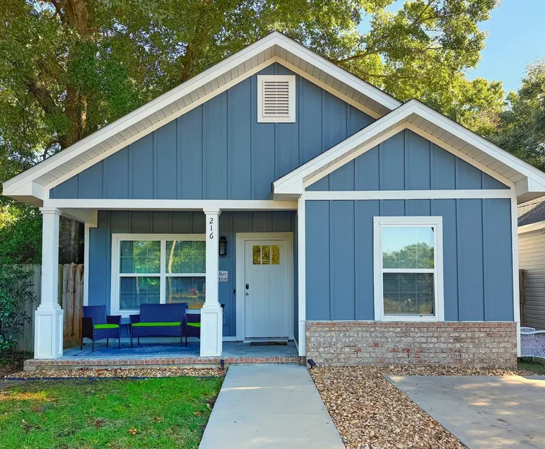 Downtown | Blue Angels Views | Pet-Friendly Home - Image 1