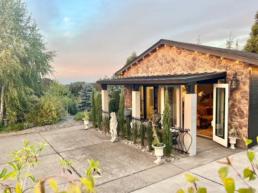 Willamette Valley Luxury Chateau - Image 1