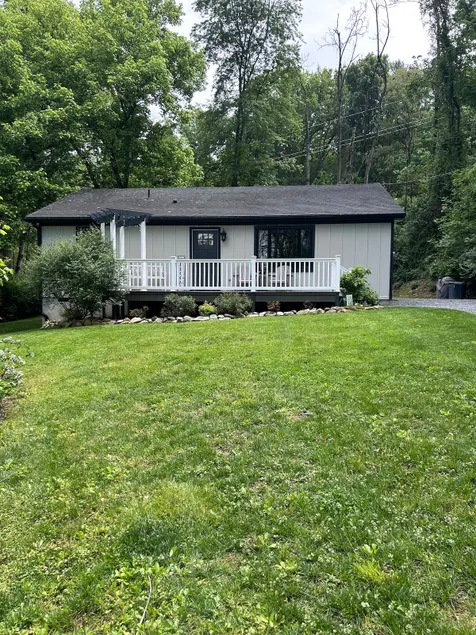 Hillside Hideaway. Quiet.clean.hot tub.family - Image 1
