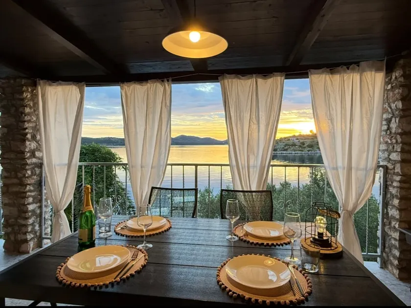 Holiday Home on Lavdara Island + Free Parking - Image 1