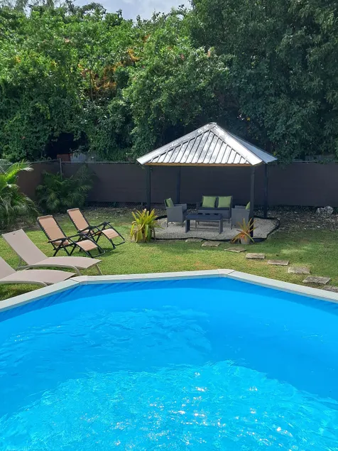 3 Bedroom House in Hastings - Pool, Walk to beach! - Image 1