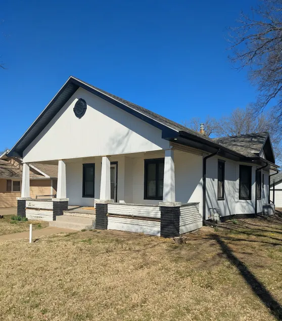 Comfortable 3 bed home, close to downtown. #iron - Image 1