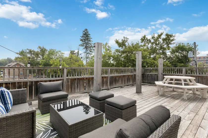 Bright and Spacious Condo in Downtown Collingwood 97043 - Image 1