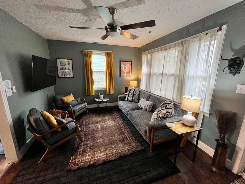 Cozy Nashville Cottage, 20 min to Downtown/Opry - Image 1