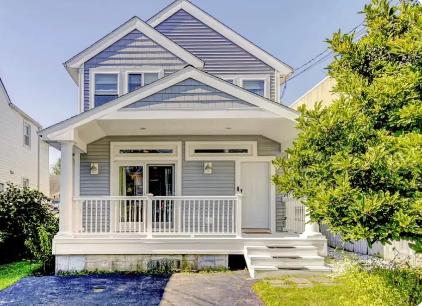 Sunny Beach Cottage steps from Sand, close to Yale - Image 1
