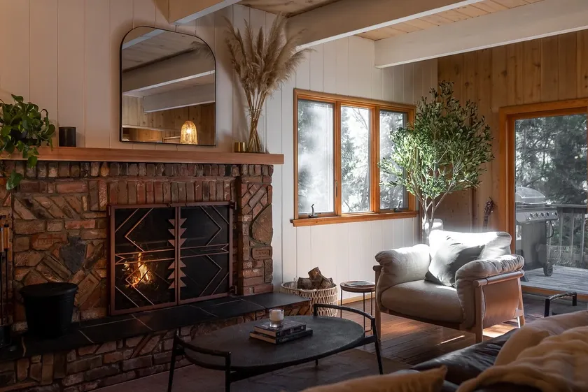 Beautiful Lakefront Cabin Nestled in the Trees! - Image 1