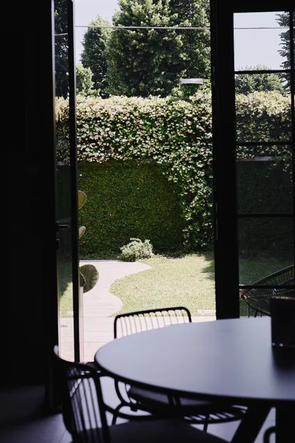Modern canal-side loft with private garden - Image 1