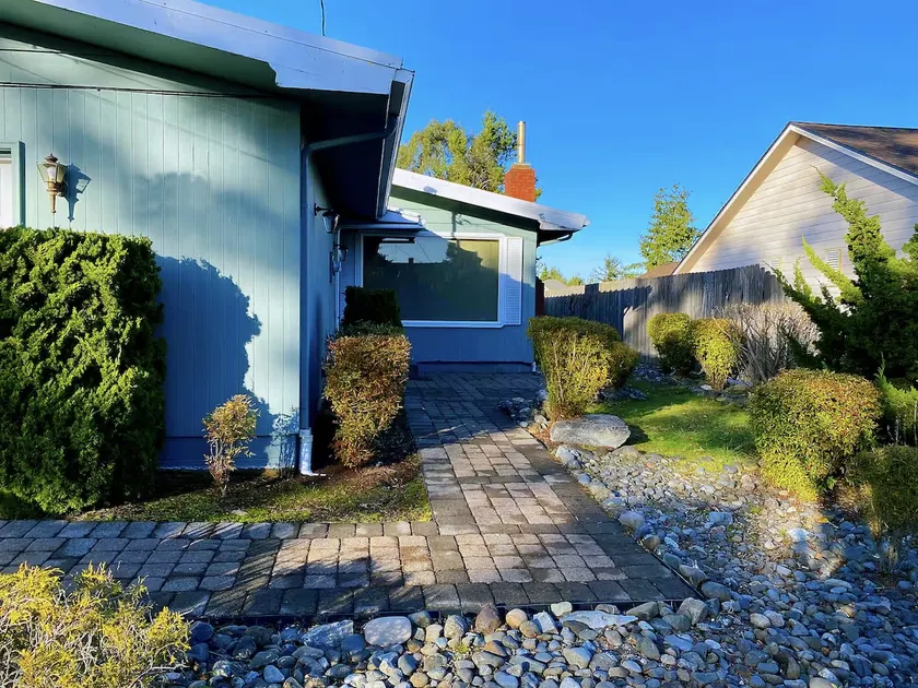 Quiet coastal lifestyle | Convenient Location - Image 1
