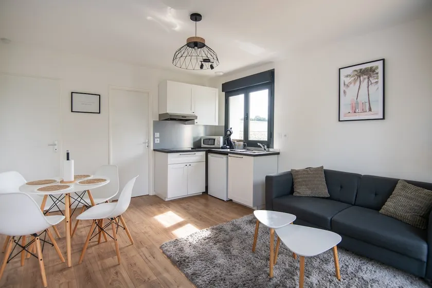 1-bedroom apartment with A/C, near the clinic and Cité de l’Espace parking lot - Image 1