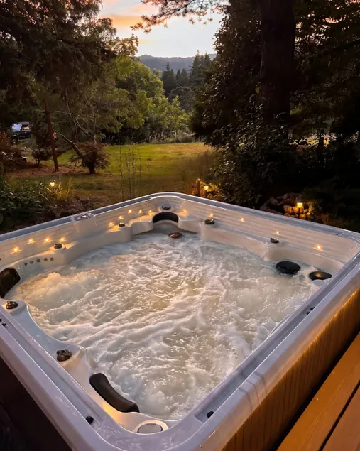 White Salmon Hot Tub 3 Acres Gorge Views - Image 1