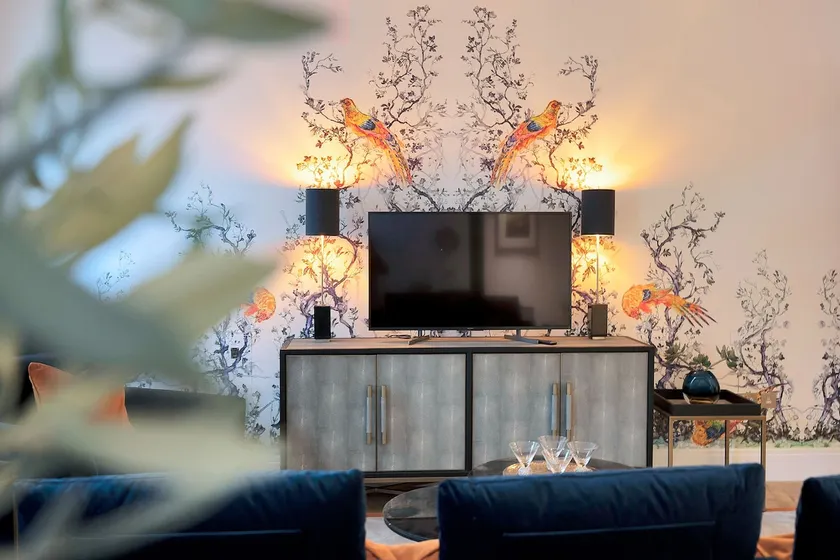 Edinburgh Luxury Apartment- The Matisse Suite - Image 1