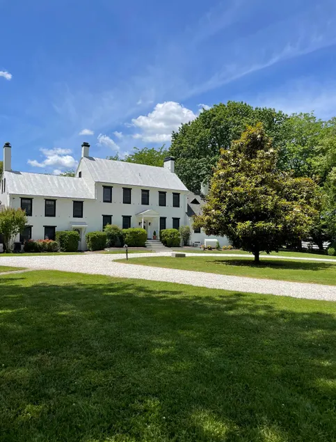 The Colonial Farmhouse with Private Boat Rental - Image 1