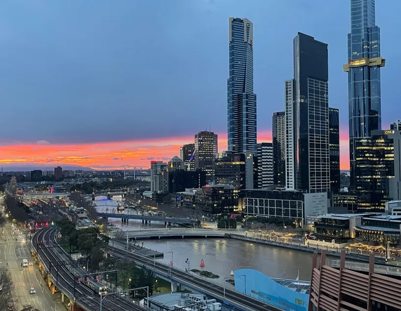 2 Bed Apartment - City & Yarra views -Free Parking - Image 1