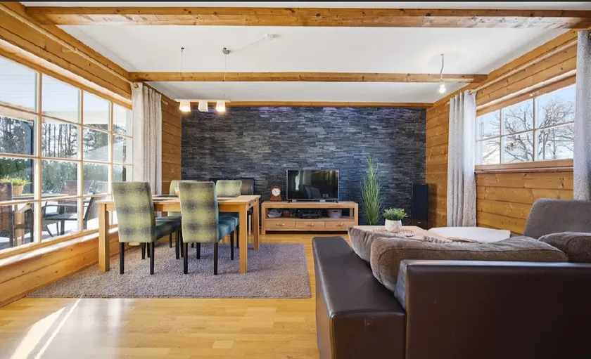 House with all amenities in a good location - Image 1