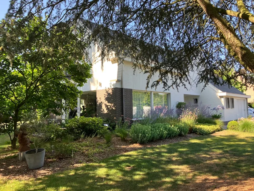 Modern villa with beautiful garden, oasis of peace! - Image 1