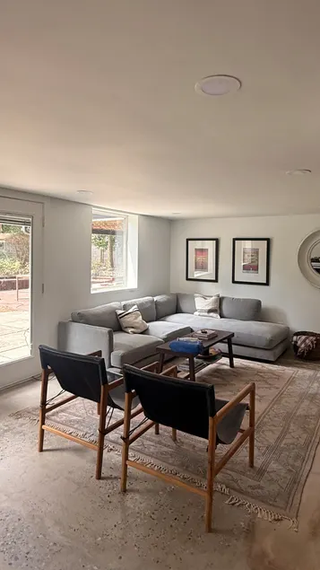 Open Floor plan with lots of natural light. - Image 1