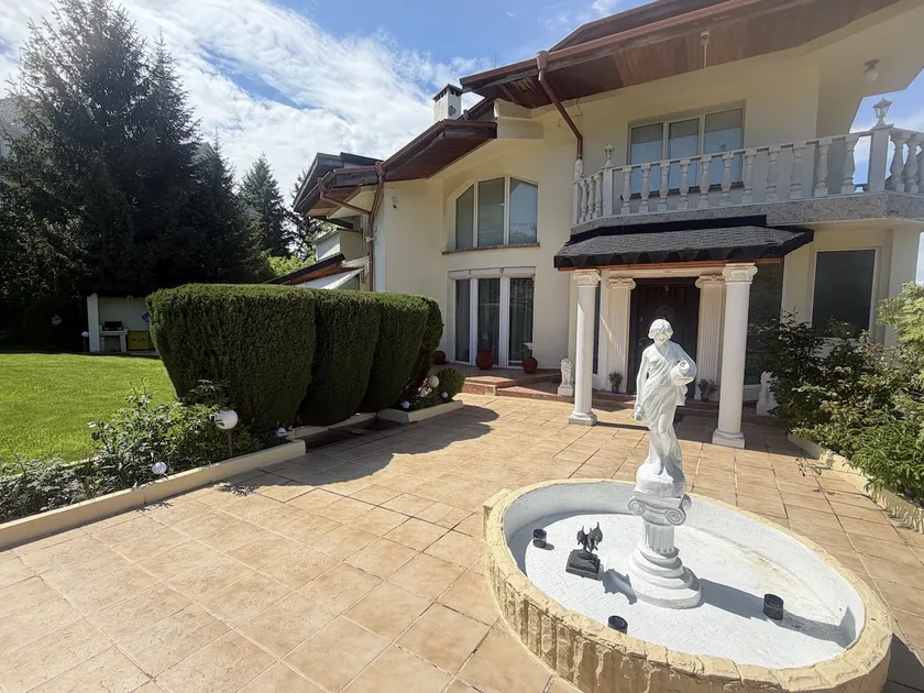 Villa with garden and grill at the foot of Vitosha - Image 1