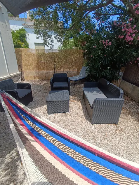 House, sea within walking distance, quiet & comfortable, parking - Image 1
