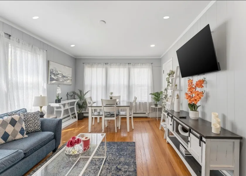 The Bungalow at Belmont Park 2BR 5 mins - Airport - Image 1