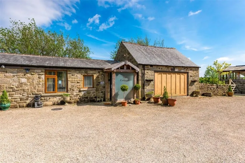 Country cottage hot tub with gazebo peaceful - Image 1
