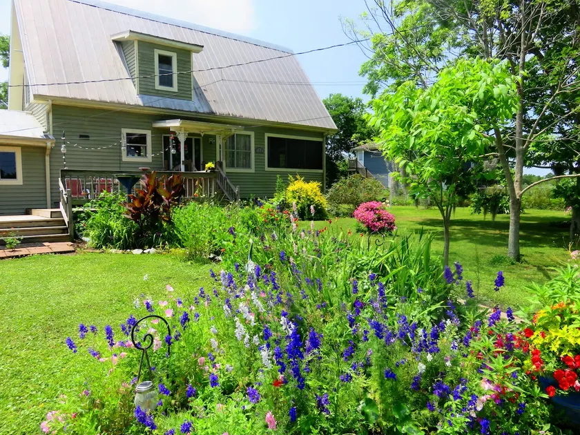Cajun Cabin with Fishing Pier and Boat Launch! 3 Bed, 3 Bath, laundry, hot tub - Image 1