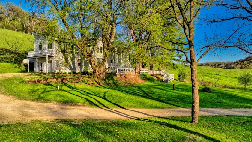 Spacious & secluded grand home near Kickapoo River, Bike Trails, & ATV routes - Image 1