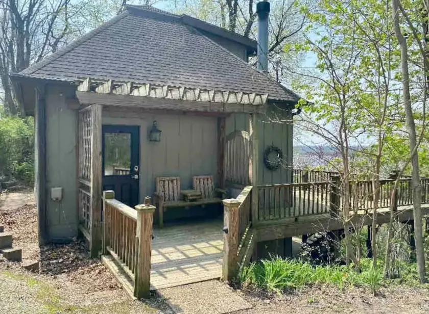 Cozy, Secluded Cabin -A Peaceful Getaway Location! - Image 1