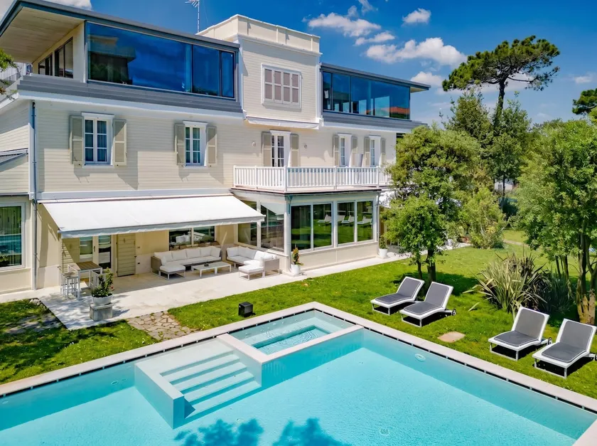 Villa con terraza, sauna y barbacoa | Vistas a la piscina | Perfecta para el trabajo en remoto - Image 1