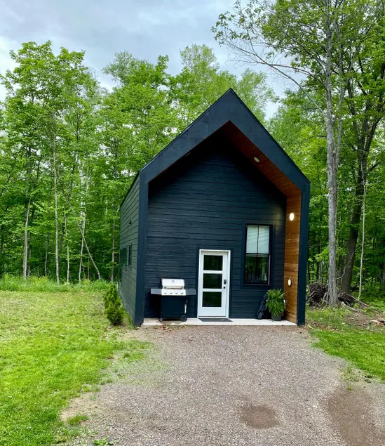 High Rock Cabin- 200 ft to trail 17! Close to town - Image 1