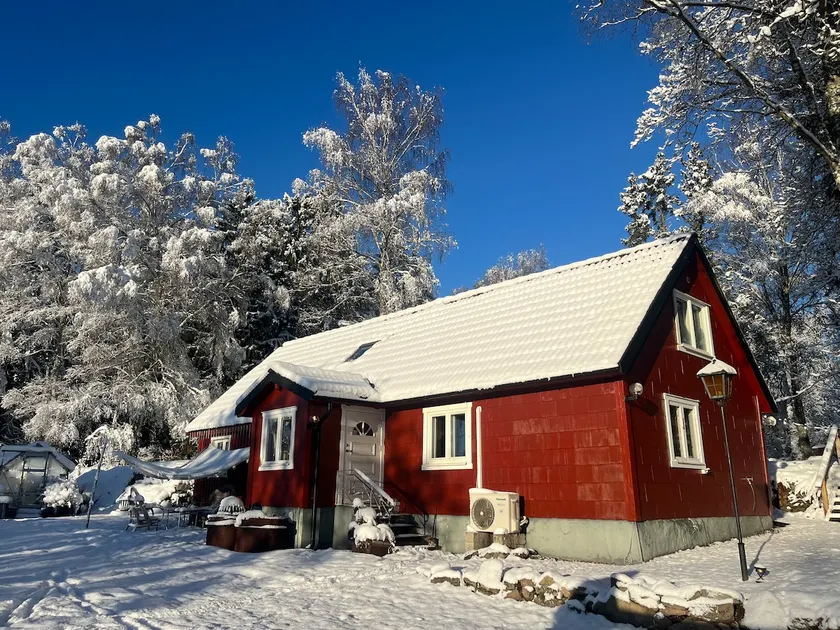 Cozy cottage in beautiful surroundings - Image 1